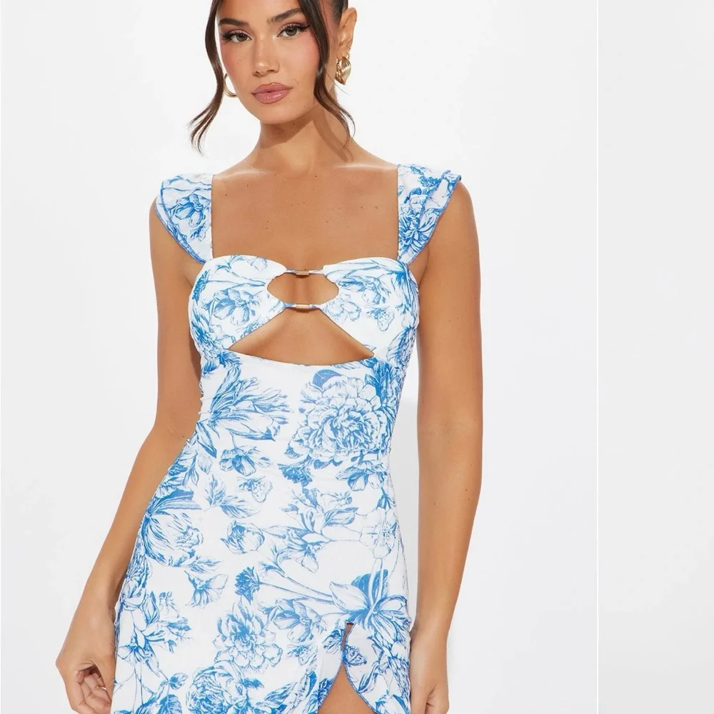 Fashion Nova Floral Blue and White Women's Dress - Picture 2 of 9